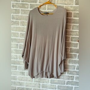 NWOT Chic Women's Beige Tunic Top